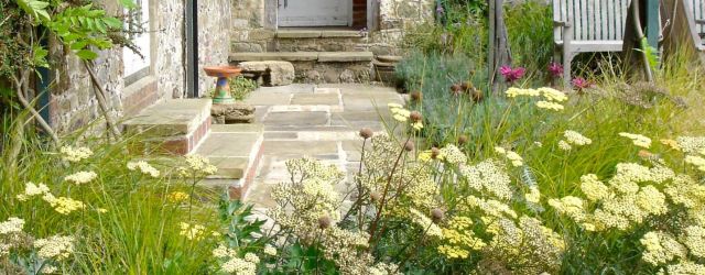 Beautiful  farmhouse front yard landscaping ideas