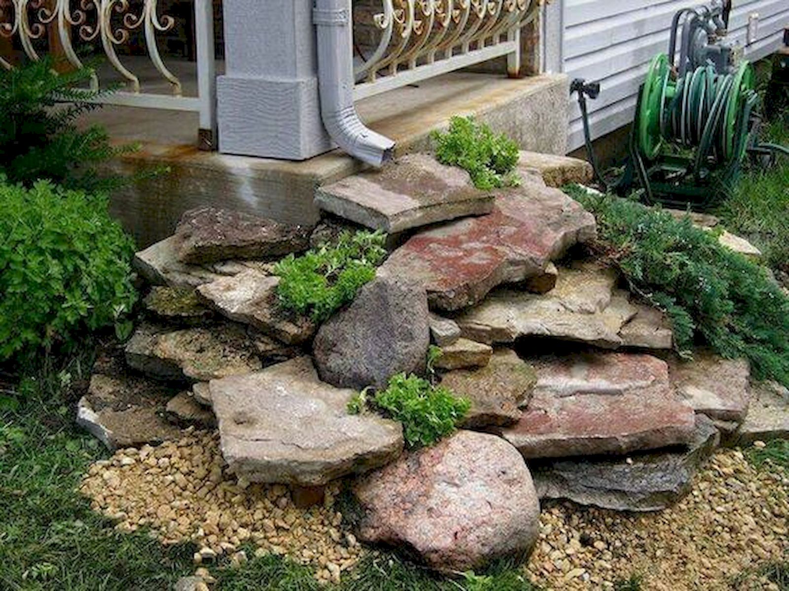 40 Beautiful Front Yard Rock Garden Landscaping Ideas (27)