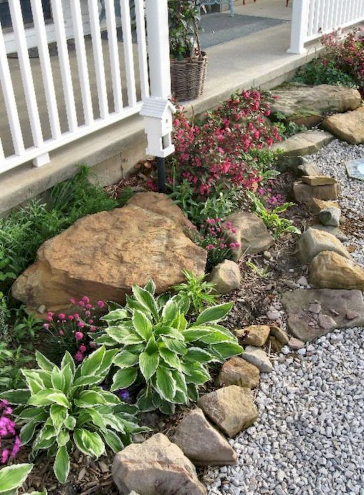 40 Beautiful Front Yard Rock Garden Landscaping Ideas 29